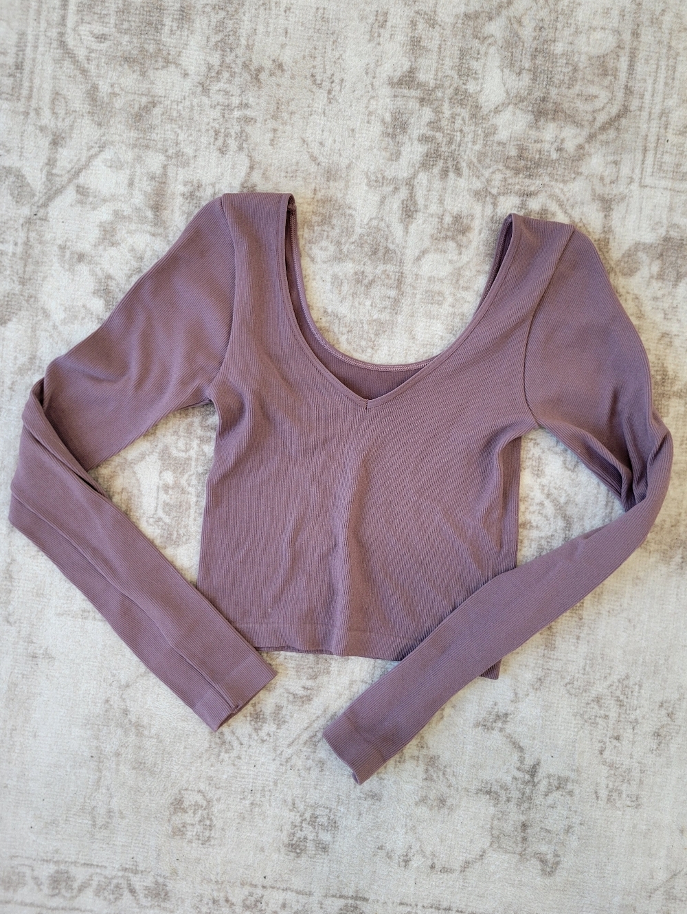 Aeropostale Women’s XS Purple Ribbed Cropped V Neck Long Sleeve Fitted Top